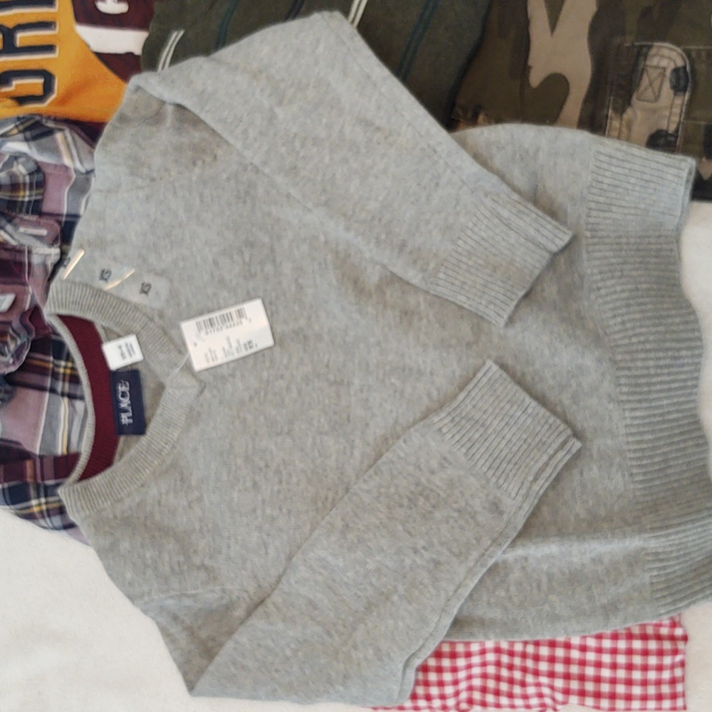 Lot boys size 4 bundle cargo  camo pants, long T, 2 dress shirts & 2 sweaters - Picture 7 of 9
